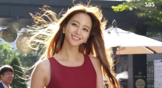 본문 이미지 - &acute;미녀의 탄생&acute; 한예슬이 전신성형을 통해 초절정 미녀로 탈바꿈했다 ⓒ SBS &acute;미녀의 탄생&acute; 캡처