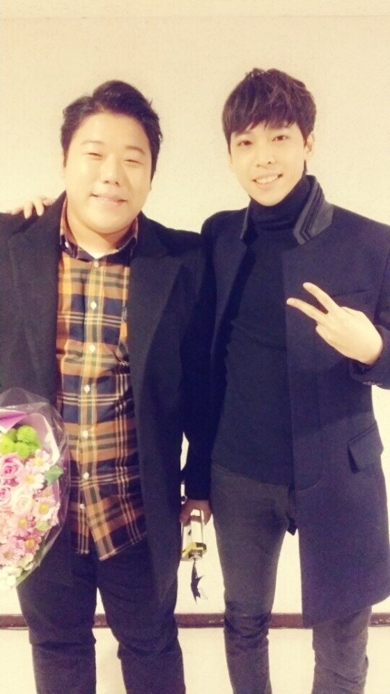 본문 이미지 - 임형우와 콜라보 무대를 펼친 포스트맨의 신촌을못가가 음원차트에서 역주행을 기록했다. ⓒ 신지후 SNS