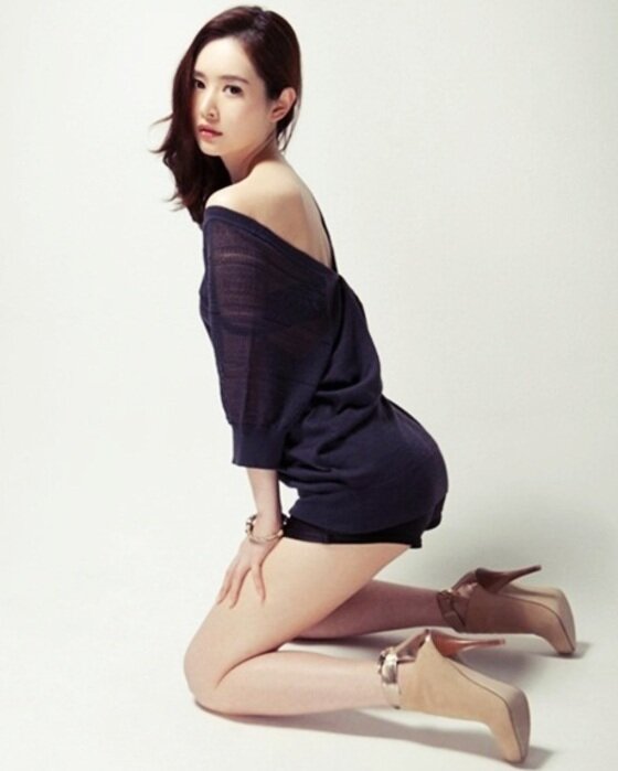 본문 이미지 - 윤상현과 열애를 인정한 메이비가 다양한 분야에서 활동한 사실이 알려져 화제다. ⓒ 맥심코리아