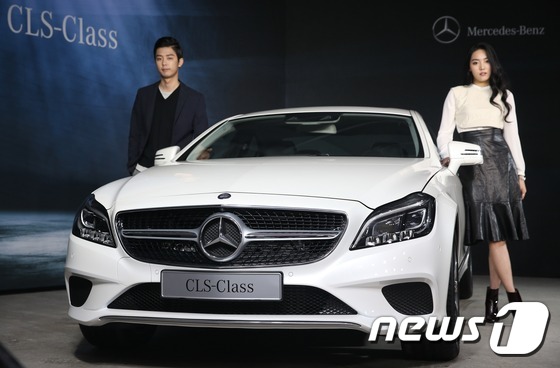(서울=뉴스1) = 메르세데스 벤츠 코리아가 25일 오전 서울 강남구 청담동 CLS 갤러리에서 프리미엄 4도어 쿠페 '더 뉴 제너레이션 CLS 클래스'를 선보이고 있다. '더 뉴 …