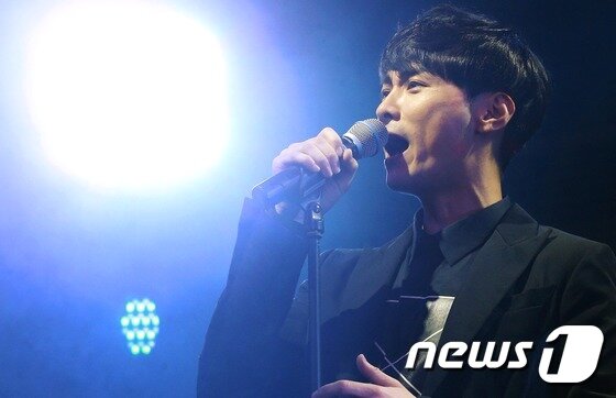 본문 이미지 - 그룹 버즈의 보컬 민경훈이 '우결'의 김소은을 이상형으로 지목했다 ⓒ News1DB