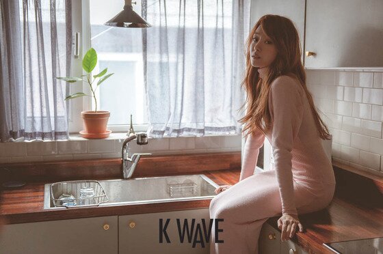 본문 이미지 - 걸그룹 시크릿 송지은의 물오른 모습이 돋보이는 패션화보가 공개됐다. ⓒ 한류매거진 K-WAVE 12월호