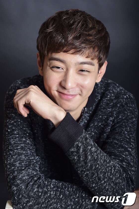 본문 이미지 - 배우 현우가 최근 진행된 뉴스1스포츠와의 인터뷰에서 '고양이는 있다' 캐스팅 비화를 공개했다. ⓒ News1 스포츠/김진환 기자