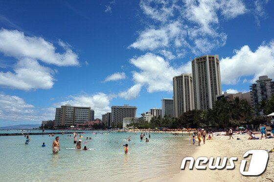 본문 이미지 - 하와이 와이키키 해변과 하얏트 리젠시 와이키키 전경ⓒ News1