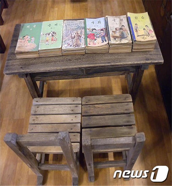 (서울=뉴스1) 포토공용 기자 = 행정자치부는 다음달 3일까지 서울 세종로 정부서울청사 1층 로비에서 '전자정부 발전사 특별 사진전'을 개최한다고 30일 밝혔다.이번 전시에는 19 …