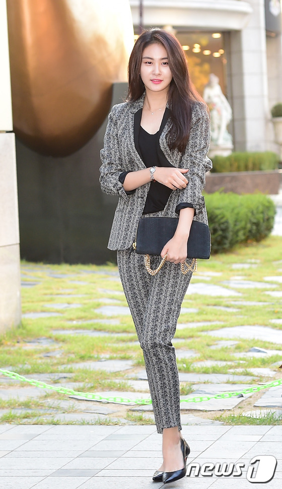 (서울=뉴스1스포츠) 권현진 기자 = 배우 손은서가 4일 오후 서울 논현동 오페라 갤러리에서 열린 ‘에스티로더 모던뮤즈 팝업스토어’ 오픈식에 참석하고 있다.