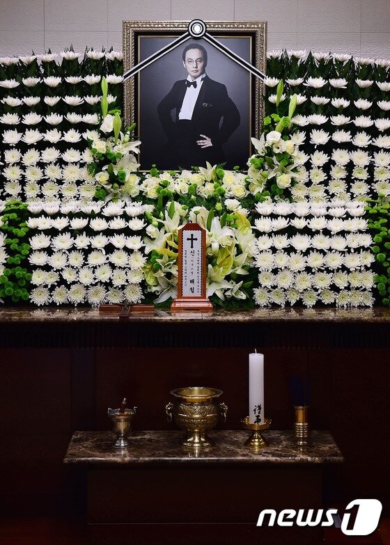 본문 이미지 - 故 신해철의 장례가 비공개 가족장으로 다시 한 번 엄수됐다. ⓒ 사진공동취재단