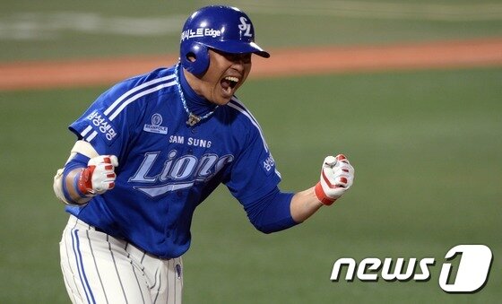 본문 이미지 - 삼성 베테랑 타자 박한이는 지난해 7월11일 SK 고효준과 16구까지 아주 끈질긴 승부를 펼쳤다. 박한이가 아직도 알토람 같은 활약을 하는 것은 타석에서의 강한 집중력 덕이다. ⓒ News1 DB