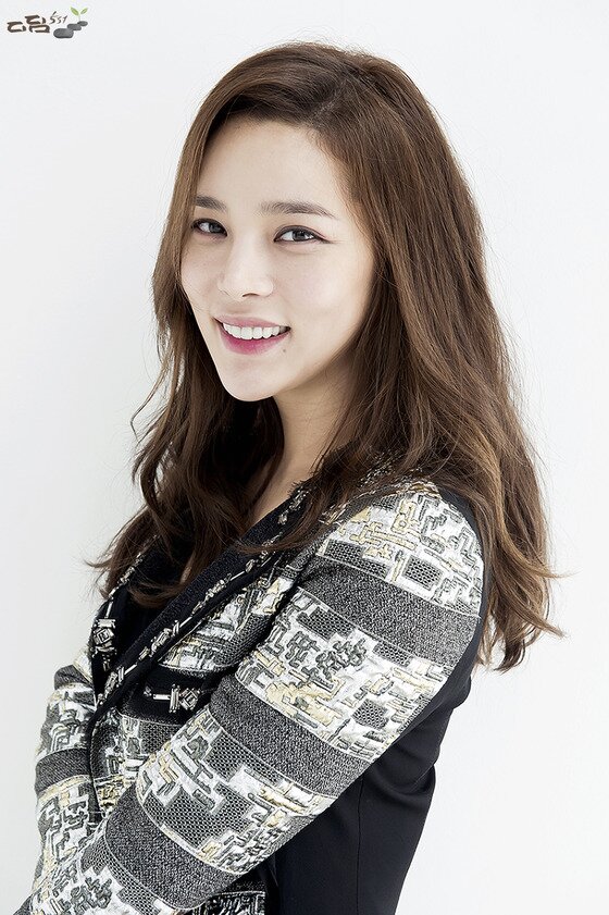 본문 이미지 - 배우 박시연이 오는 3일 열리는 '2014 코리아 베스트 드레서 스완 어워즈'에서 MC로 활약할 예정이다. ⓒ 디딤531