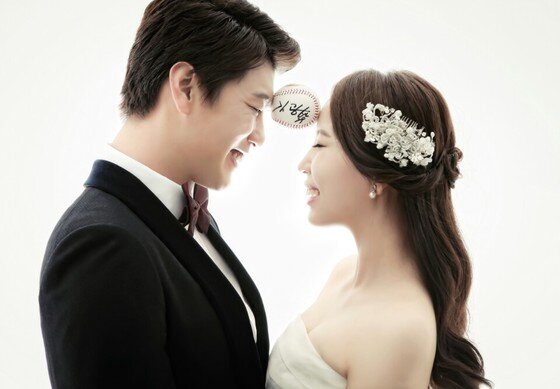 본문 이미지 - 김광현은 14일 오후 1시 서울시 강남구 삼성동에 위치한 인터컨티넨탈 서울 코엑스 지하 1층 하모니볼륨 홀에서 신부 이상희 씨와 결혼한다. ⓒ 뉴스1스포츠 / SK 와이번스 제공