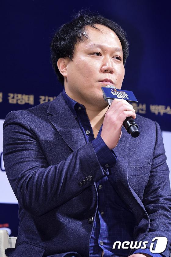 본문 이미지 - 문제용 감독이 11일 서울 강남구 신사동 압구정 CGV에서 열린 영화 '내 심장을 쏴라'(감독 문제용) 제작보고회에 참석해 이민기에 대해 언급했다. ⓒ News1 스포츠 / 김진환 기자