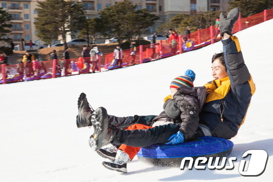 본문 이미지 - 비발디파크 스키월드 눈썰매장. ⓒ News1