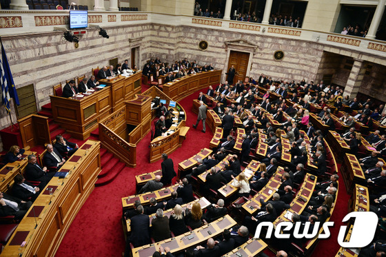 그리스 국회가 17일(현지시간) 대통령 선거 1차 투표를 실시하고 있다. ©AFP=뉴스1