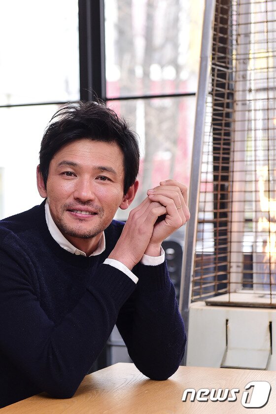 본문 이미지 - 배우 황정민이 최근 진행된 뉴스1스포츠와의 인터뷰에서 영화 '국제시장'의 거대한 서사에 대한 생각을 밝혔다. ⓒ News1 스포츠 / 김진환 기자