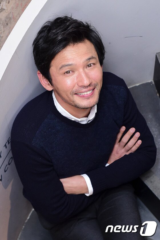 본문 이미지 - 배우 황정민이 최근 진행된 뉴스1스포츠와의 인터뷰에서 영화 '국제시장'의 덕수를 연기한 소감을 털어놨다. ⓒ News1 스포츠 / 김진환 기자