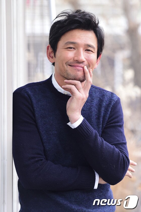 본문 이미지 - 배우 황정민이 최근 진행된 뉴스1스포츠와의 인터뷰에서 영화 '국제시장'을 통해 관객들과 만나 기쁘다고 말했다. ⓒ News1 스포츠 / 김진환 기자