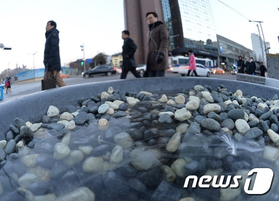 영하 기온의 서울의 아침.(사진 기사와 무관) /뉴스1 © News1 손형주 기자