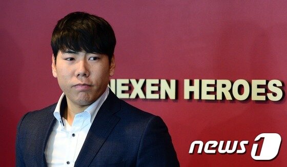 본문 이미지 - 강정호가 14일 피츠버그 구단의 초청을 받아 출국한다. 그는 15~16일에 메디컬 체크를 받고, 계약이 체결될 경우 미국에 체류해 향후 일정을 확정한다. ⓒ News1 DB