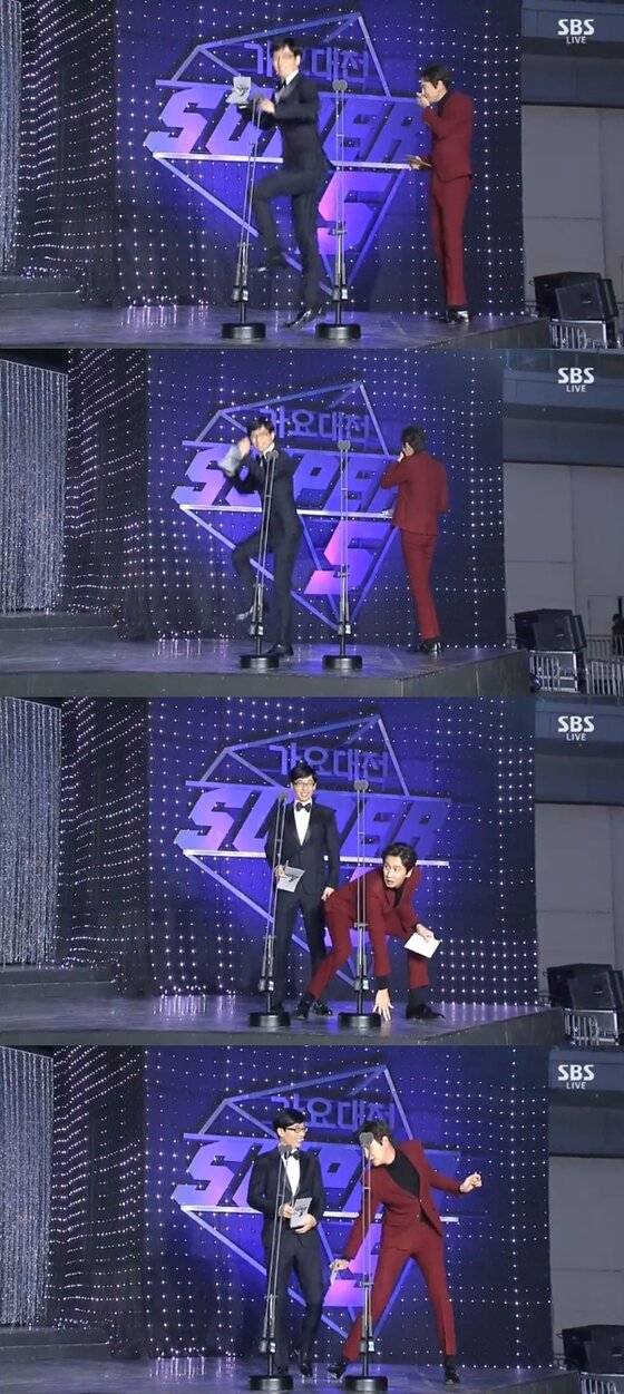 본문 이미지 - 유재석, 이광수가 &acute;2014 가요대전&acute;에서 막춤을 선보였다. ⓒ 2014 &acute;SBS 가요대전&acute; 캡처