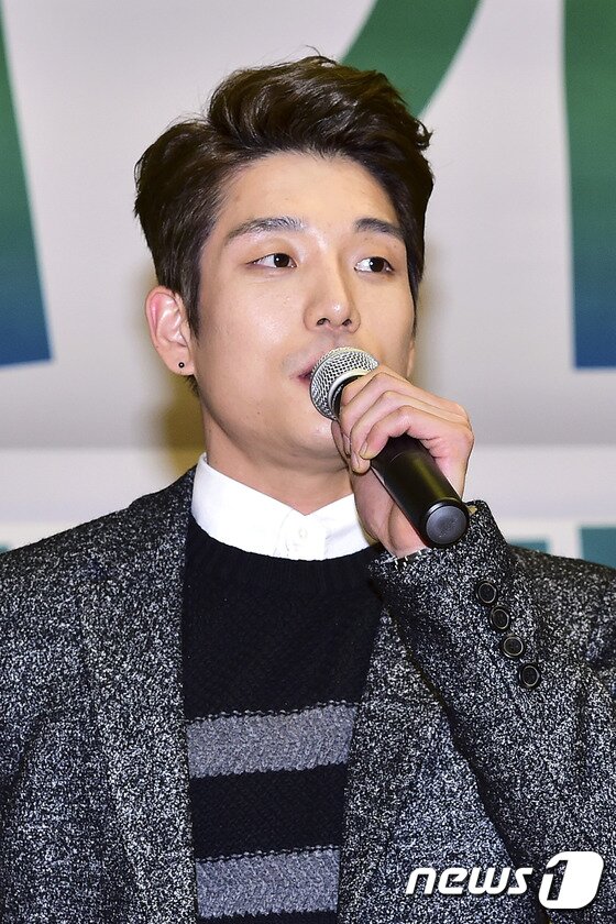 본문 이미지 - 2PM 창민이 22일 오후 서울 영등포구 여의도동 KBS본관에서 열린 ‘2015 대개편 라디오 프로그램 설명회’에서  '가요광장' 주말 DJ를 맡은 소감을 전하고 있다. ⓒ News1 스포츠 / 김진환 기자