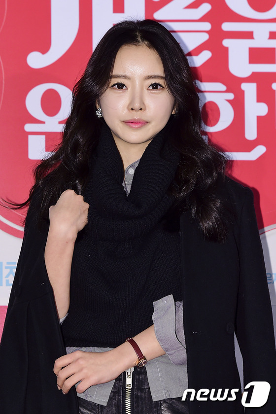 (서울=뉴스1스포츠) 김진환 기자 = 오늘은 노출 자제했어요~ 배우 한세아가 22일 오후 서울 건대 롯데시네마에서 열린 영화 '개를 훔치는 완벽한 방법'(감독 김성호 / 이하 개훔 …