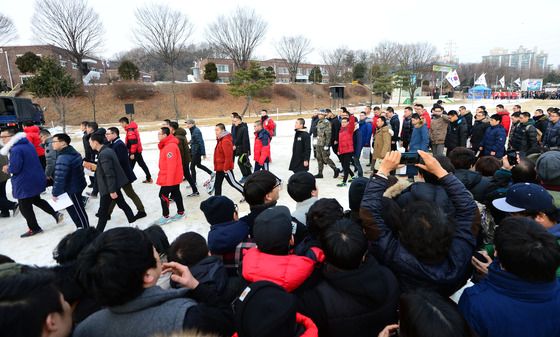 "兵월급 반반 나누고 군대 대신 갔다"…초유의 '대리입대' 자수범 (종합)