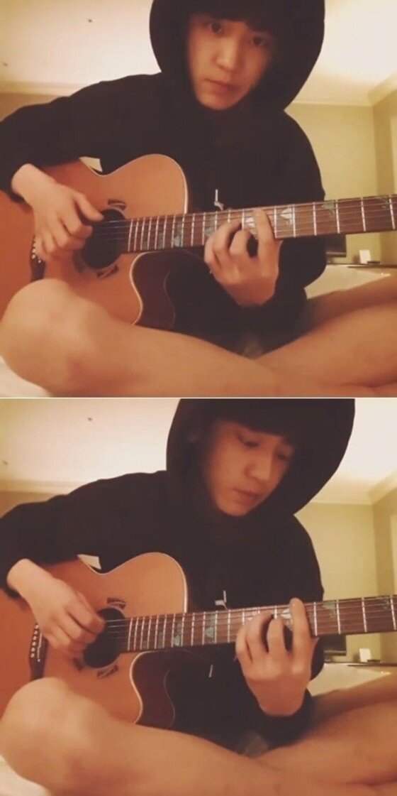 본문 이미지 - 엑소 찬열이 인스타그램을 통해 팬들을 위한 기타 연주를 공개했다. ⓒ 찬열 인스타그램