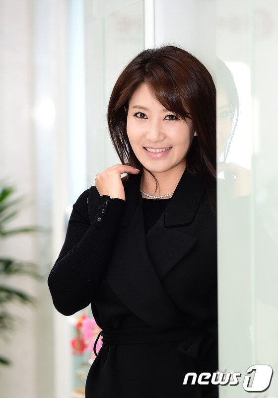 본문 이미지 - 트로트 가수 서지오가 최근 서울 신사동 네일닥터에서 진행된 뉴스1스포츠와의 인터뷰에서 2015년 활동 계획을 공개했다. ⓒ News1 스포츠 / 권현진 기자