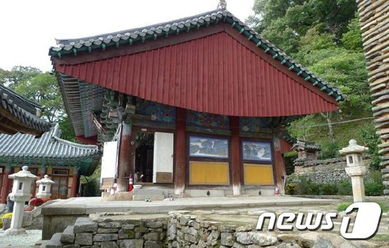 본문 이미지 - &acute;대구 파계사 원통전&acute; 우측면. (문화재청 제공) ⓒ News1
