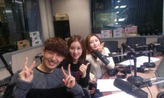 본문 이미지 - 29일 SBS 라디오 파워FM '김창렬의 올드스쿨' 공식 트위터를 통해 손호영, 김예원, 최수진 출연 인증샷이 공개됐다. ⓒ  '김창렬의 올드스쿨' 공식 트위터