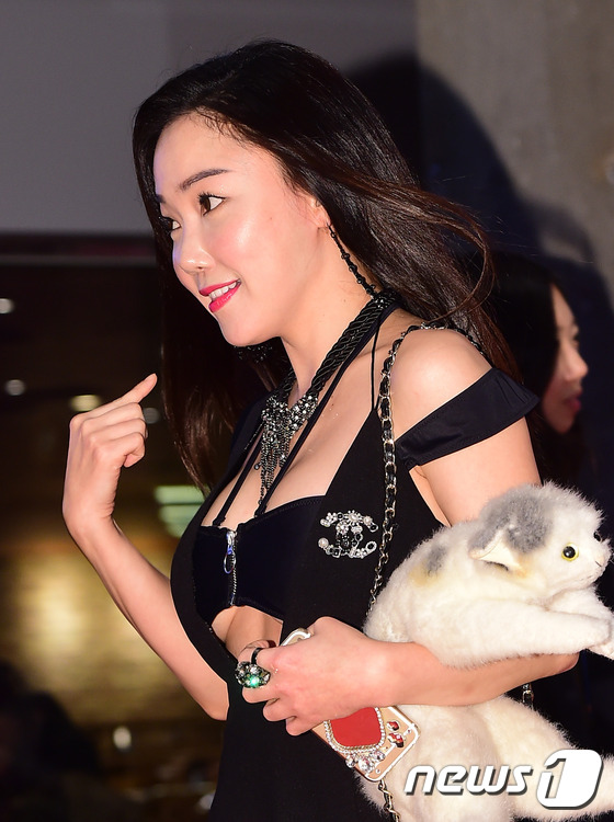 (서울=뉴스1스포츠) 권현진 기자 = 팝아티스트 낸시랭이 29일 오후 서울 코엑스 메가박스에서 열린 영화 ‘워킹걸’(감독 정범식) VIP 시사회에 참석하고 있다. '워킹걸’은 하루 …