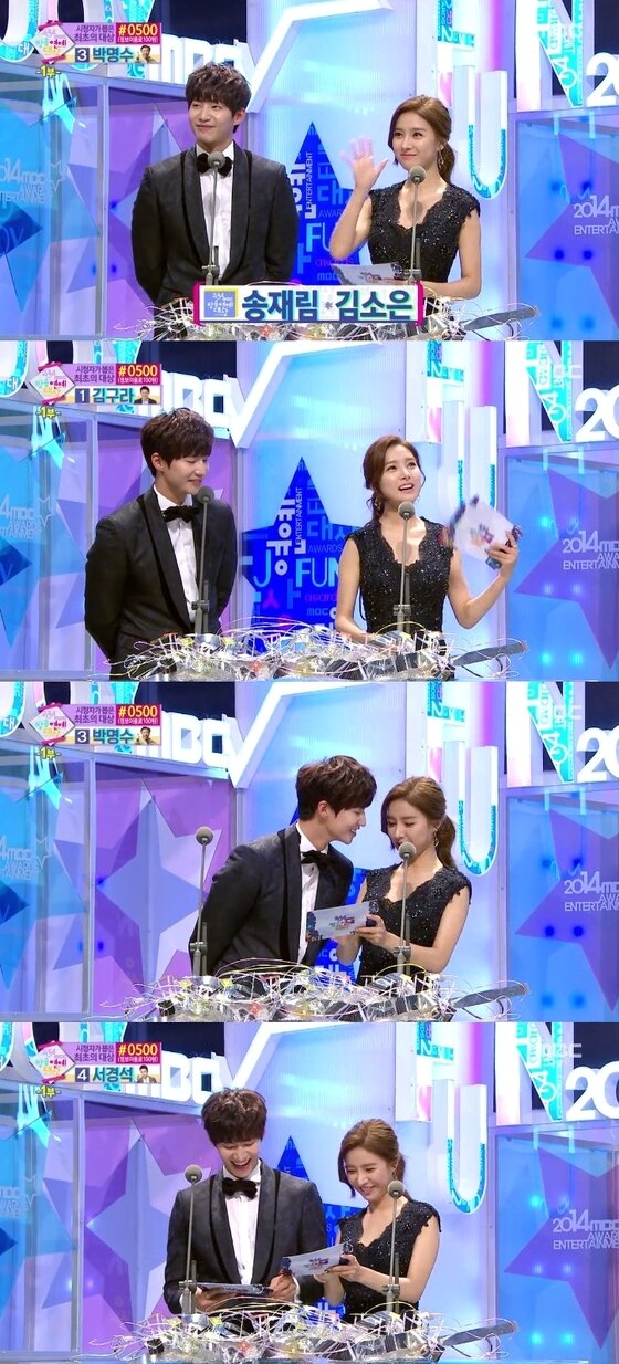본문 이미지 - 29일 저녁 8시55분 서울 마포구 상암동 MBC 신사옥에서 생방송으로 진행된 &acute;2014 MBC 연예대상&acute;(진행 김성주 김성령 박형식) 시상식에서 송재림과 김소은이 최고의 시청률상 시상자로 나섰다. ⓒ 뉴스1스포츠 / &acute;2014 MBC 연예대상&acute; 캡처