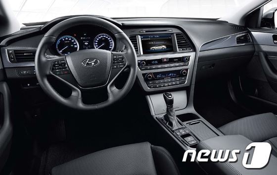 본문 이미지 - LF쏘나타 하이브리드 앞좌석ⓒ News1