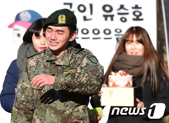 본문 이미지 - 팬들 사랑에 눈물 왈칵! ⓒ News1스포츠/화천= 권현진 기자