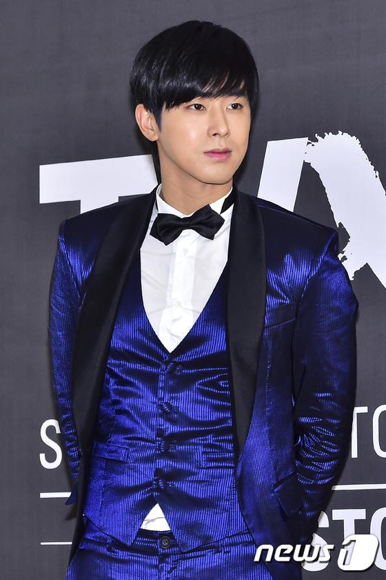 본문 이미지 - 동방신기 유노윤호가 7일 오후 서울 송파구 올림픽공원 체조경기장에서 열린 ‘동방신기 스페셜 라이브 투어"(TVXQ! SPECIAL LIVE TOUR - T1STORY - IN SEOUL) 기자회견에 참석해 포즈를 취하고 있다. ⓒ News1스포츠 김진환 기자