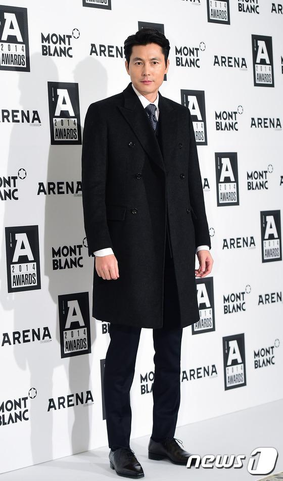 (서울=뉴스1스포츠) 권현진 기자 = 뭘 입어도 화보~배우 정우성이 9일 오후 서울 강남구 청담동 드레스가든에서 열린 '제9회 에이 어워즈‘(A-Awards)에 참석해 포즈를 취하 …
