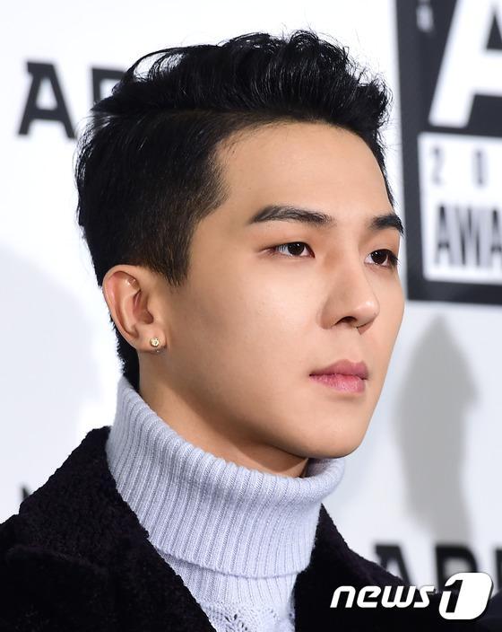 본문 이미지 - 송민호의 연애운이 새삼 화제가 되고 있다.  ⓒ News1star DB