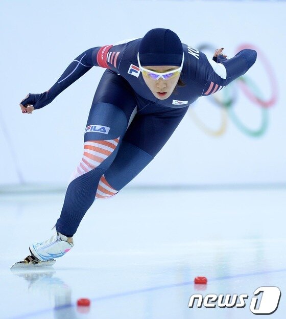 본문 이미지 - 이상화의 스케이트 날이 스위스에 있는 국제올림픽위원회(IOC) 올림픽 박물관에 전시된다. ⓒ News1 DB