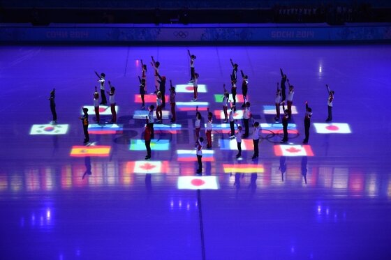 본문 이미지 - 23일 러시아 소치 아이스버그 스케이팅 팰리스에서 열린 2014 소치 동계올림픽 피겨스케이팅 갈라쇼 오프닝. © AFP=News1 