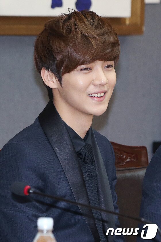 본문 이미지 - 루한이 다음 달 진행되는 일본 투어를 앞두고 소속사 SM엔터테인먼트를 상대로 전속계약효력부존재확인 소송을 제기해 충격을 주고 있다. ⓒ News1 DB