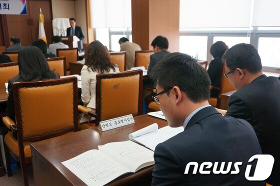 본문 이미지 - 강원도 글로벌사업단은 28일 오전11시 원주 강원도산업경제진흥원 중회의실에서 '2014 GTI박람회 성공개최를 위한 도·시군 박람회 관계자 간담회'를 개최했다. 강원도와 강원도산업경제진흥원은 3월부터 박람회 참가 기업을 모집하며 본격 준비에 나선다.2014.2.28/뉴스1 © News1 권혜민 기자