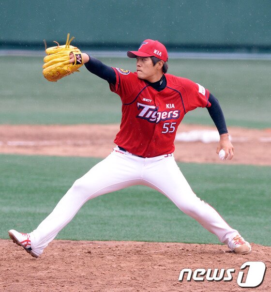 본문 이미지 - 김기태 KIA 감독이 마무리 후보 심동섭에게 자신감을 불어넣기 위해 결단을 내렸다. 스프링캠프 막바지지만 등판 방법을 바꾸기로 했다. ⓒ News1 DB