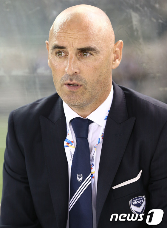 (멜버른(호주) =뉴스1) 사진공동취재단 = 12일 오후(현지시간) 호주 멜버른 도크랜드 스타디움에서 열린 2014아시아축구연맹(AFC) 챔피언스리그 G조 2차전 전북 현대 대 멜 …