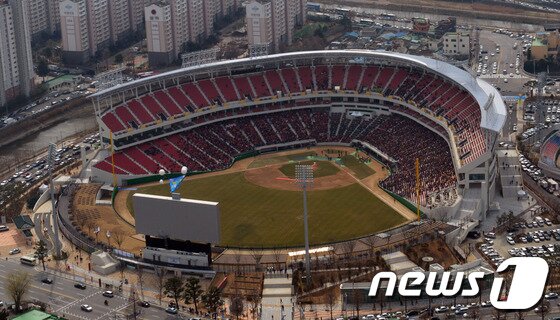 본문 이미지 - 2014년 개장한 광주-기아 챔피언스 필드 2014.3.17/뉴스1