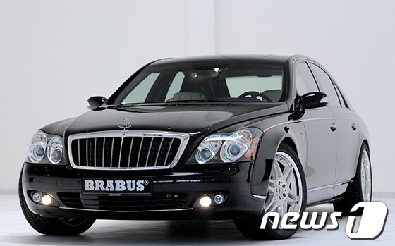 본문 이미지 - 브라부스 마이바흐 튜닝카. 엔진 성능을 업그레이드 해 시속 340km까지 달릴 수 있다. © News1   