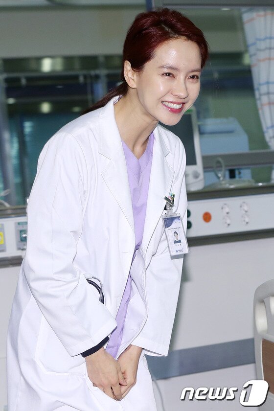 본문 이미지 - 송지효 씨제스와 결별 소식이 전해진 가운데 과거 발언에 관심이 쏠리고 있다. ⓒ News1 DB