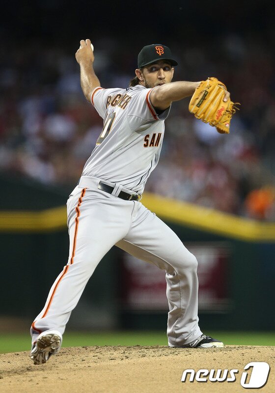 본문 이미지 - 18일(한국시간) 경기에서 류현진(27·LA 다저스)과 선발 맞대결을 펼칠 예정인 매디슨 범가너(25·샌프란시스코 자이언츠)© AFP=News1  