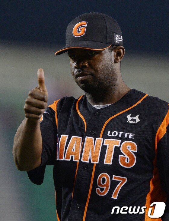 본문 이미지 - 한화는 5일 "현재 유먼이 메디컬 테스트를 앞두고 있다"고 말하며 영입 의사를 밝혔다. ⓒ News1 DB