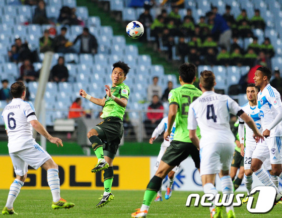 (전주=뉴스1) 김대웅 기자 = 22일 오후 전북 전주월드컵경기장에서 열린 2014아시아축구연맹(AFC) 챔피언스리그 조별예선 G조 6차전 전북 현대와 호주 멜버른 빅토리의 경기에 …