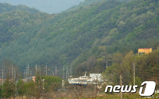 (안성=뉴스1) 손형주 기자 = 23일 오후 경기도 안성시 보개면 상삼리에 있는 \'금수원\' 주변 야산에 배 모형이 전시되어 있다.[기독교복음침례회(구원파) 및 유병언 전 회장 …